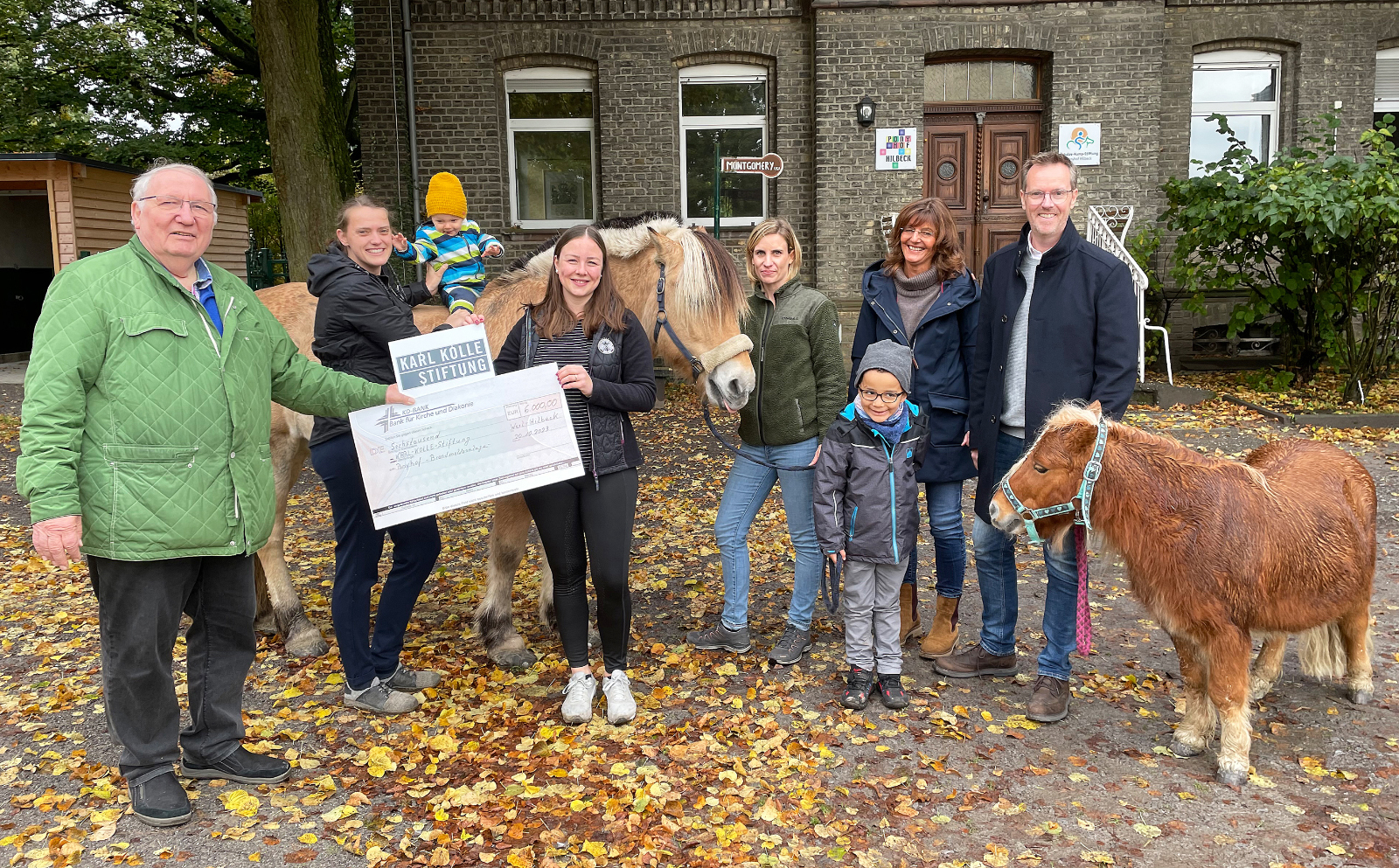 Spendenübergabe der Karl-Kolle-Stiftung an den Ponyhof Hilbeck